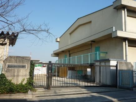 Primary school. Hirakata 1570m until the City Tsuda Elementary School