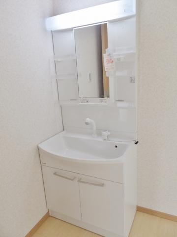 Wash basin, toilet. Wash