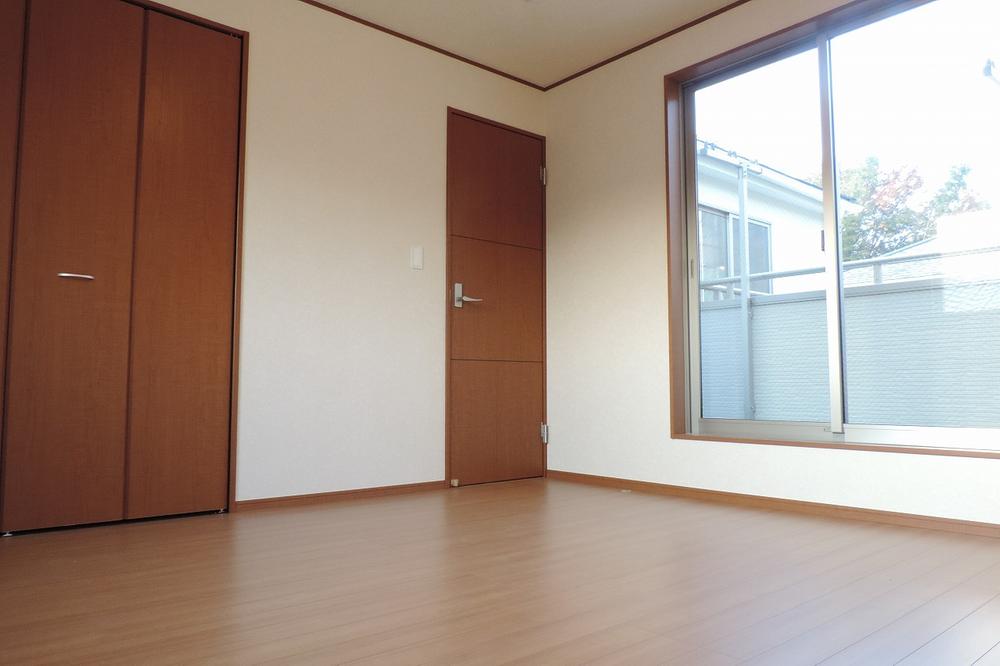 Same specifications photos (Other introspection). Local photos (Western-style)