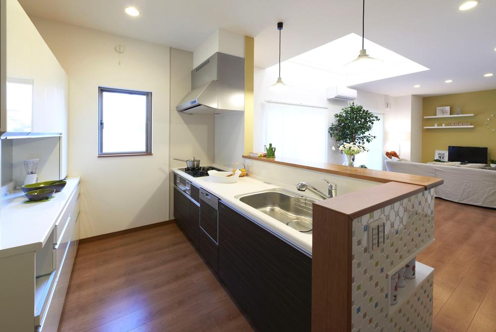 Kitchen. Featuring a cute tile, From the kitchen of Mama eyes, Because it is designed to LD overlooking, Peace of mind can have children.
