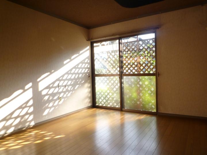 Non-living room. Indoor (11 May 2013) Shooting