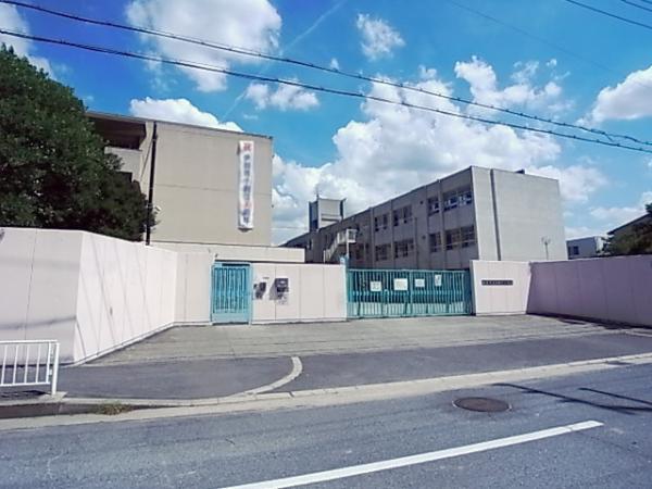 Primary school. 1167m to Italy Kaga Elementary School