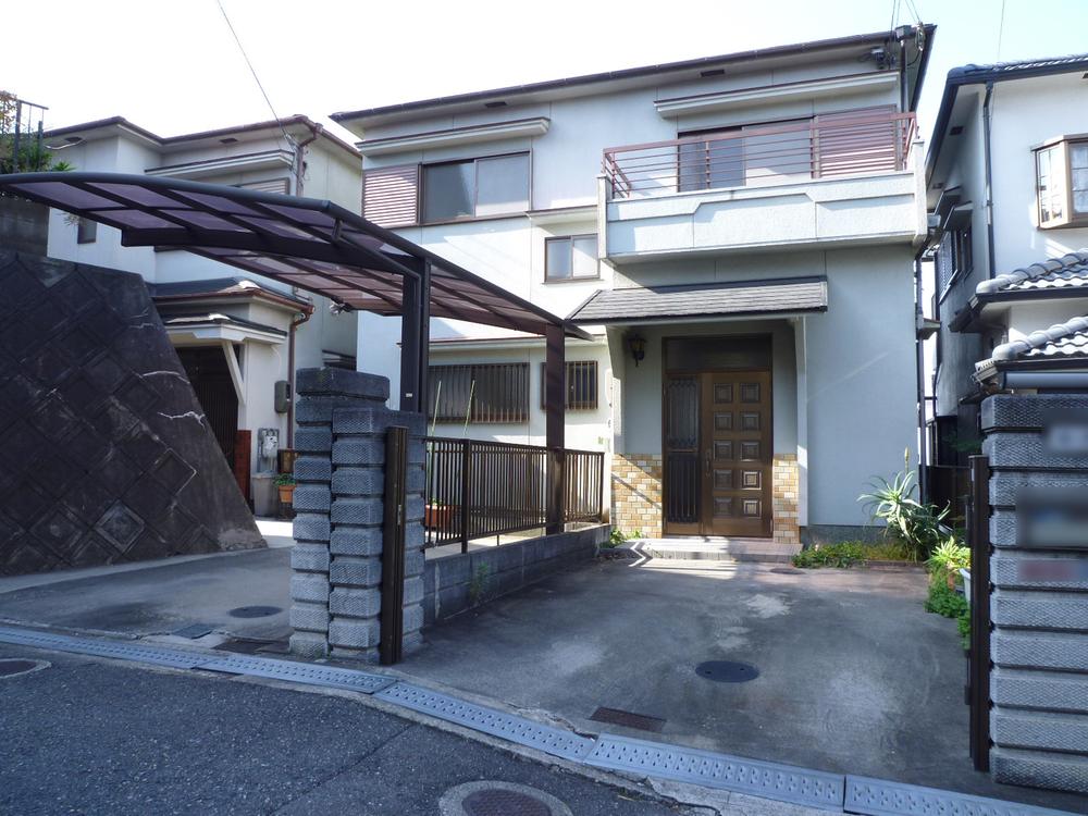 Local photos, including front road. Keihan within walking distance "Korien"!