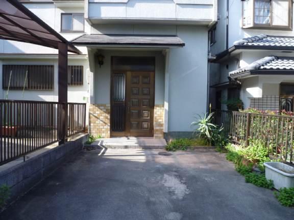 Parking lot. Of course also equipped with parking!