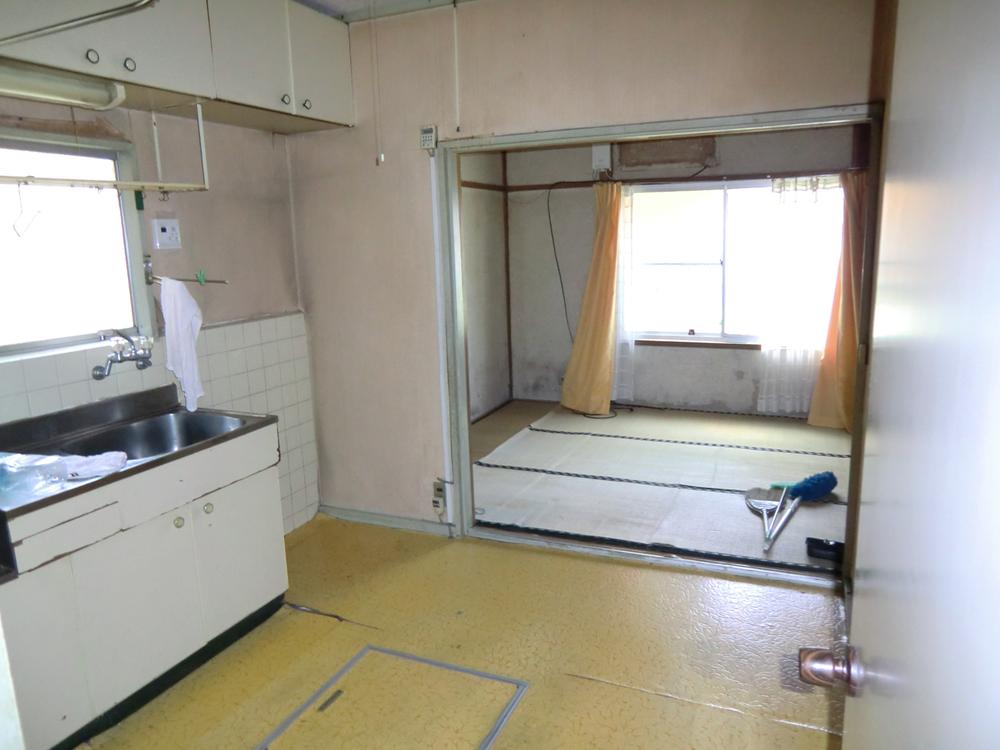 Living. Local Photos