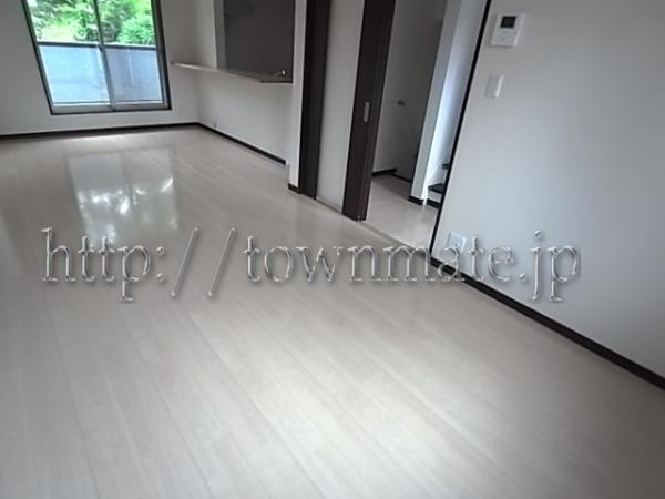 Living. Bright and spacious living room