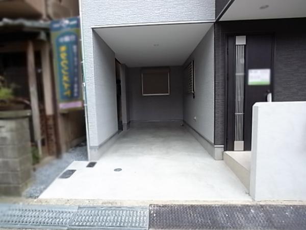 Parking lot. Papa a worry built-in garage