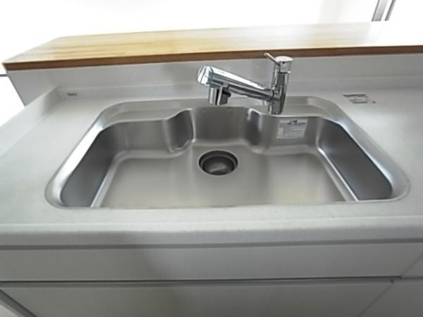 Other Equipment. Washing a breeze in the spacious sink