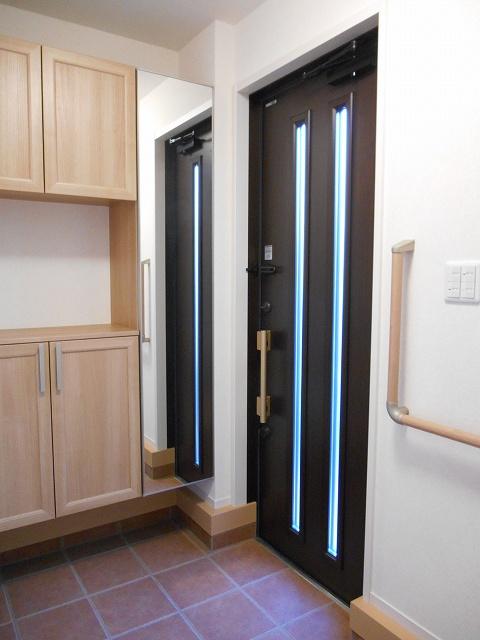 Entrance. Since it has entrance also housed is secured it is clean.