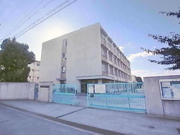 Junior high school. 2194m to cedar junior high school