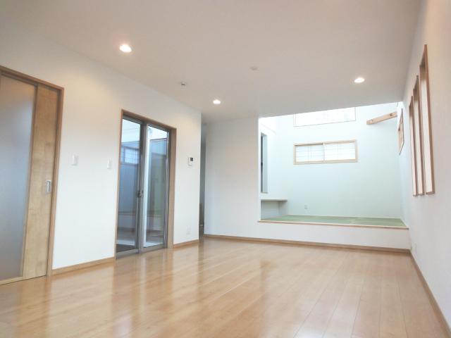 Living. A feeling of opening living is characterized by! B No. land indoor (January 2013) Shooting