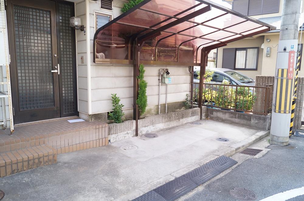 Parking lot. Local photo (parking area)