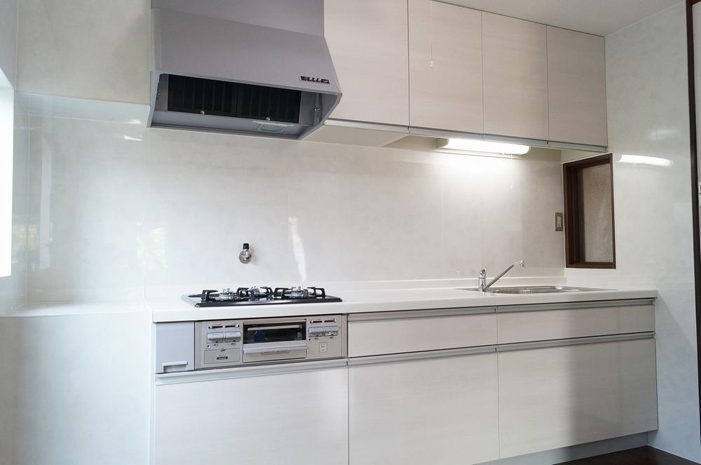 Kitchen. System kitchen was also had made! 