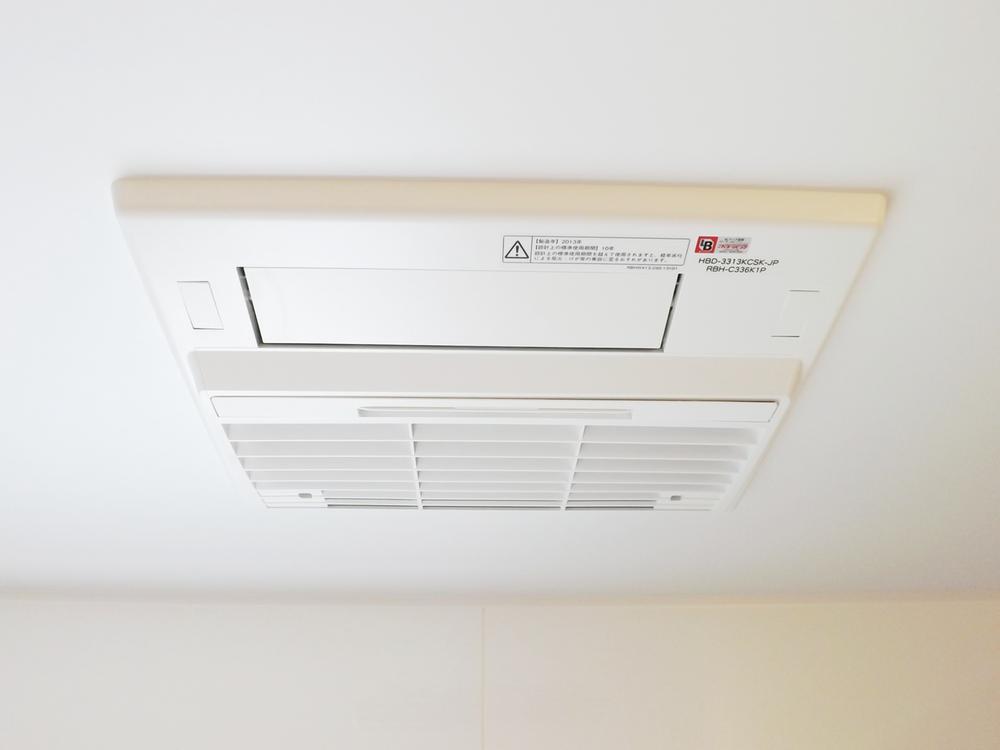 Cooling and heating ・ Air conditioning. When it's cold, I'm happy in the rainy season of the room Dried, Bathroom heating dryer!