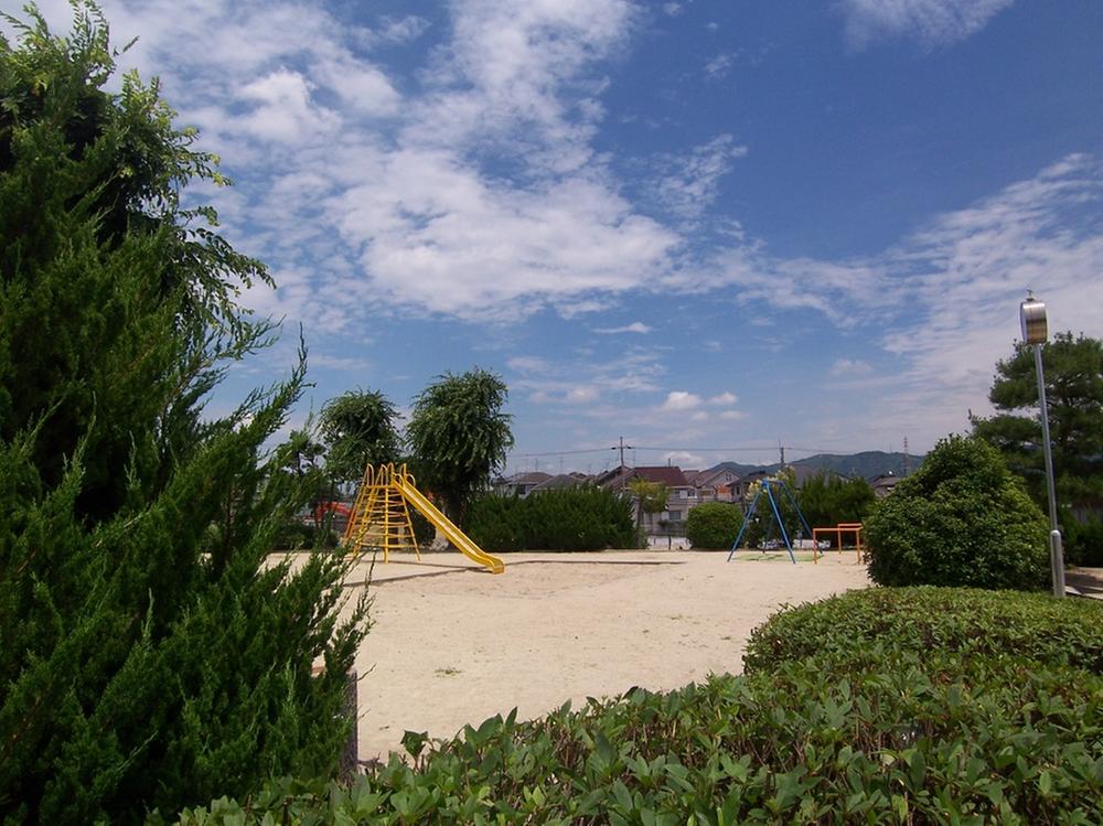 park. "Central Park Asahigaoka" of happy town adjacent to the 10m Parenting family to Asahigaoka Central Park.