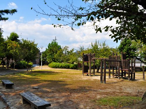 park. Makino 490m 7-minute walk to the park