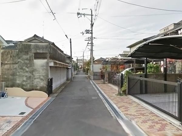 Local photos, including front road. Peripheral road