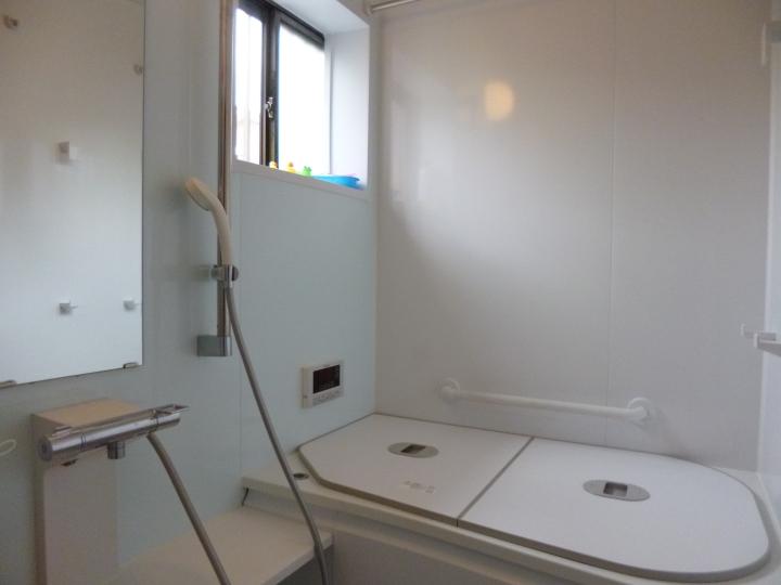 Bathroom. Indoor (11 May 2013) Shooting