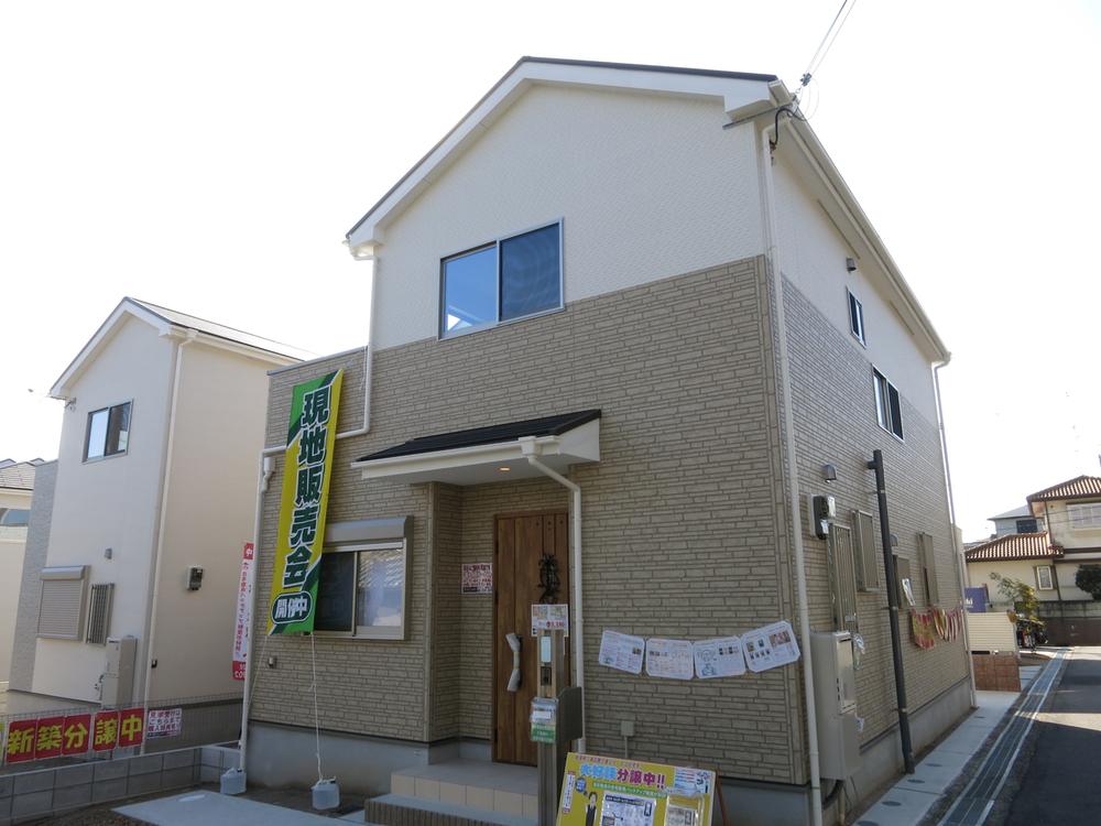 Local appearance photo. Local (12 May 2013) Shooting