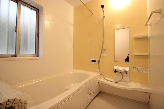 Bathroom. Spacious bathroom is 1 tsubo type!