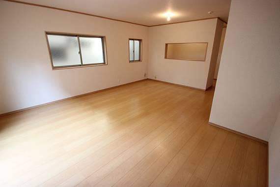 Living. LDK is spacious 18 quires more!