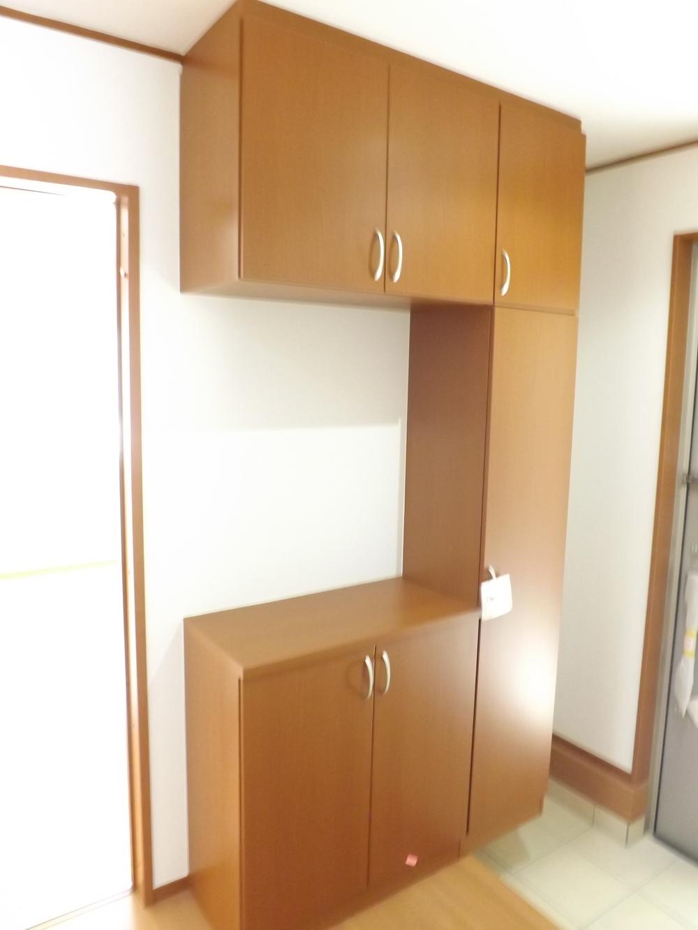 Same specifications photos (Other introspection). Same specifications photos (entrance) large with shoes BOX is the front door!