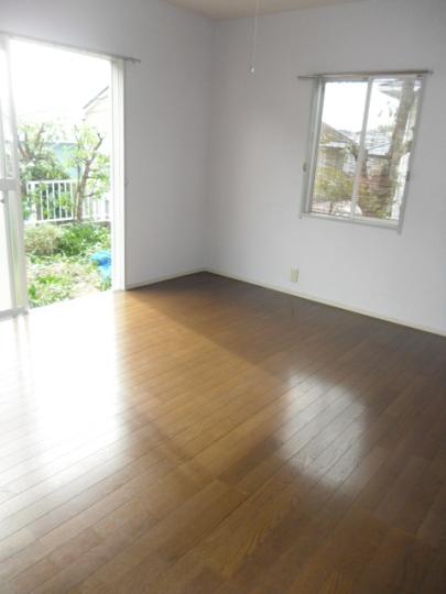 Non-living room. Indoor (11 May 2013) Shooting