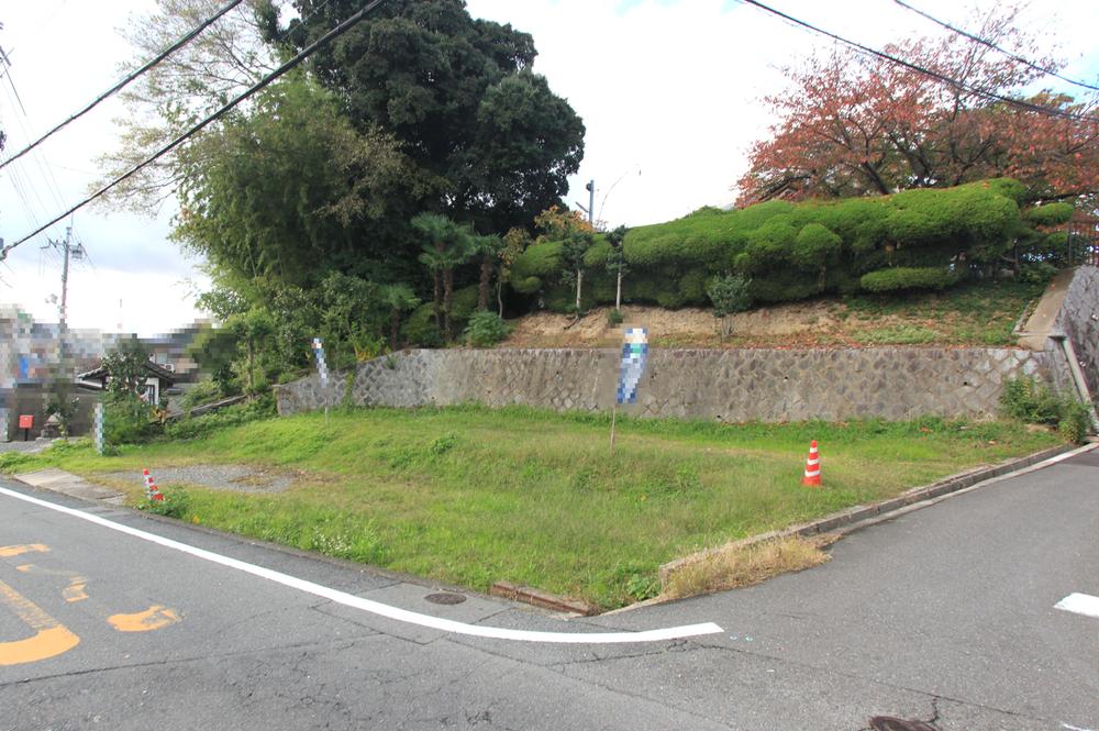 Local photos, including front road.  ◆ Local Photos