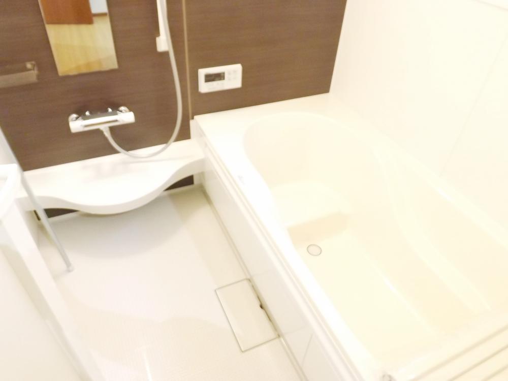 Bathroom. Local photo (bathroom) Bathroom heating dryer! Warm bath!