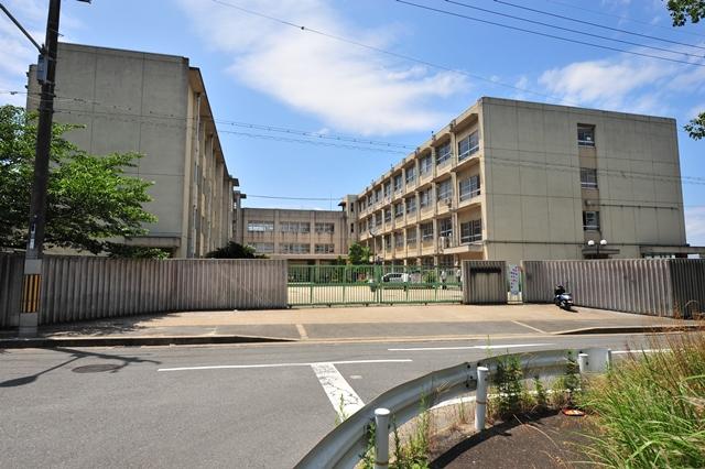 Junior high school. Nagaonishi 528m until junior high school