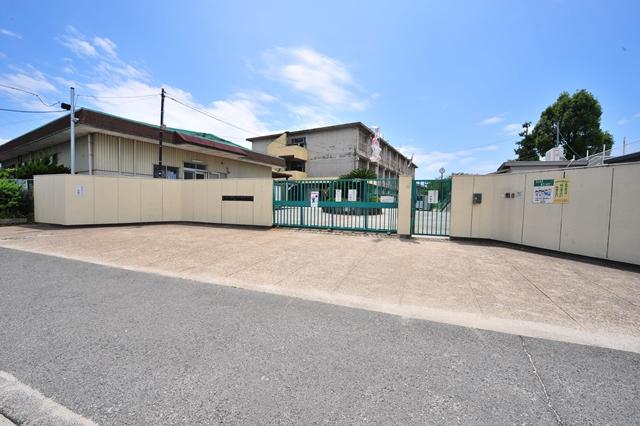 Primary school. Taguchiyama 300m up to elementary school