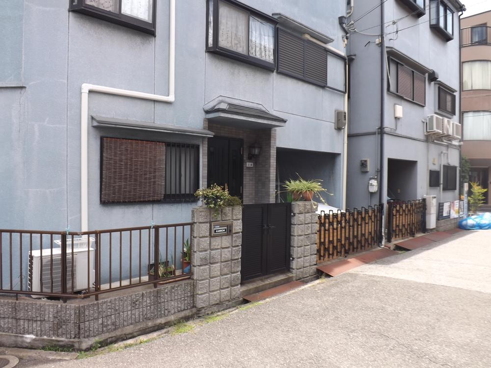 Local appearance photo. Local photos (entrance)