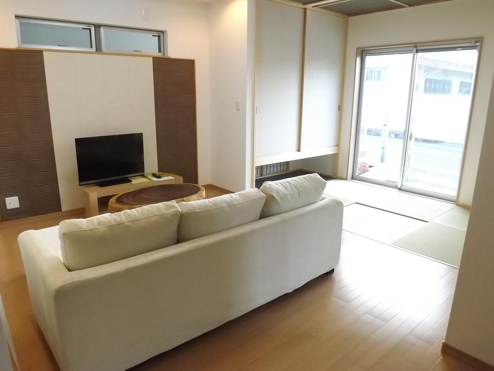 Living. Same specifications photos (living) Unnecessary and easy care wax!