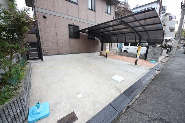 Parking lot. Local (11 May 2013) Shooting