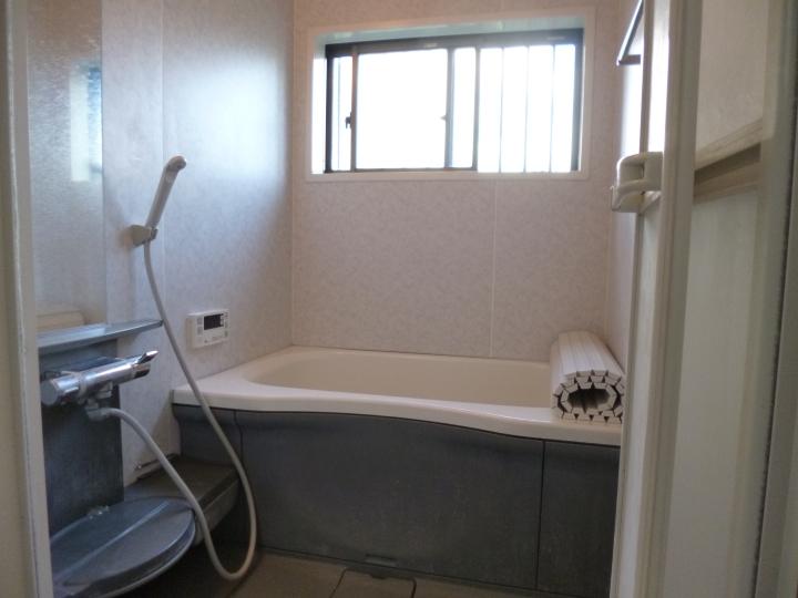 Bathroom. Indoor (10 May 2013) Shooting