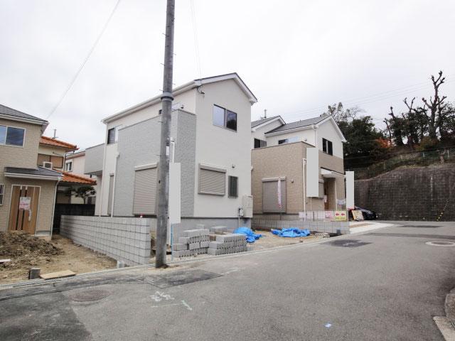 Local photos, including front road. Front road width 6m or more!