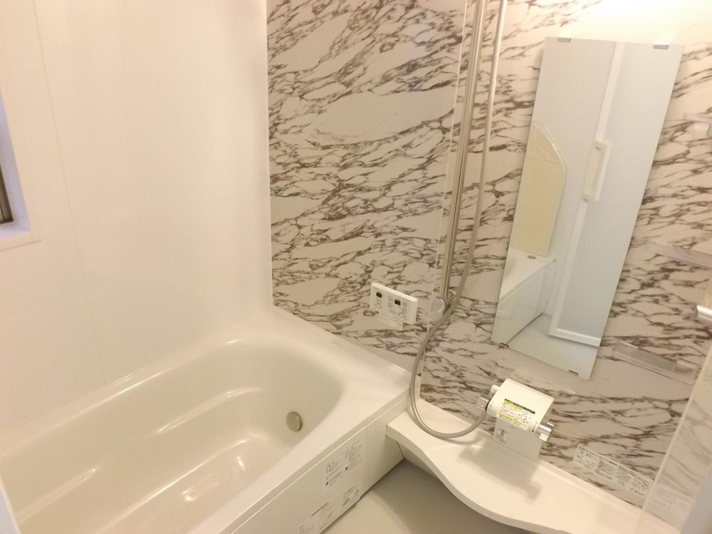 Bathroom. Local photo (bathroom)