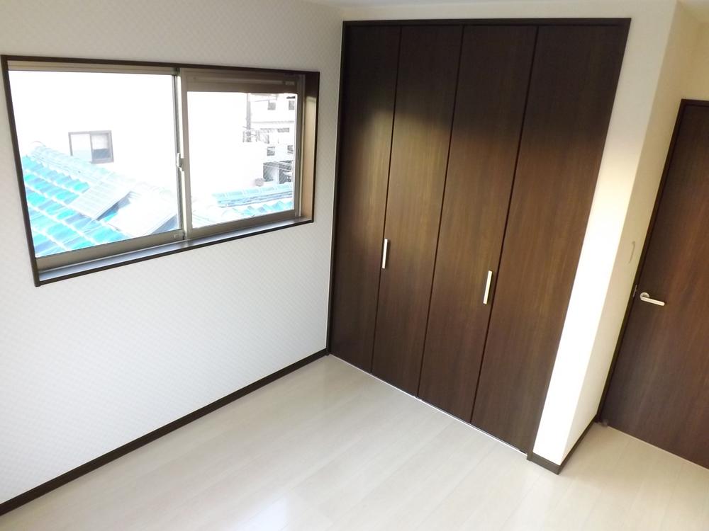 Non-living room. Local photos (Western-style)