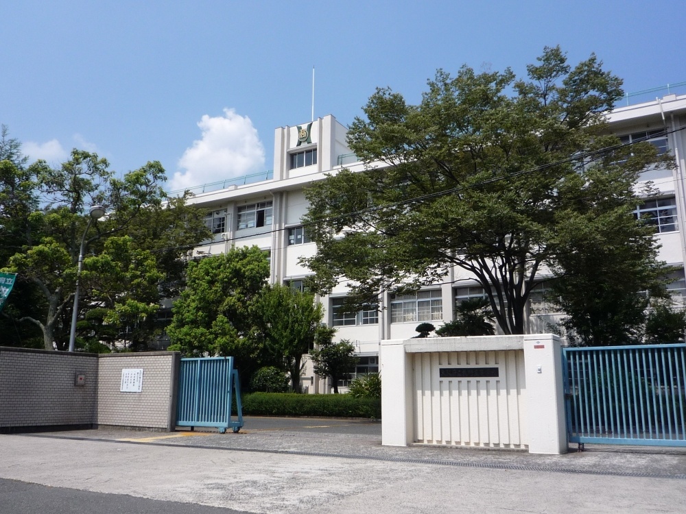 high school ・ College. Prefectural Makino high school (high school ・ NCT) to 1356m