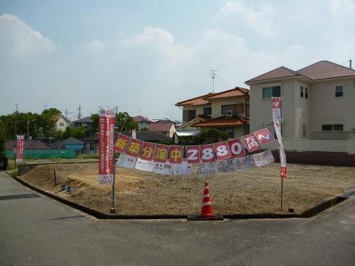 Local photos, including front road. Local (11 May 2013) Shooting