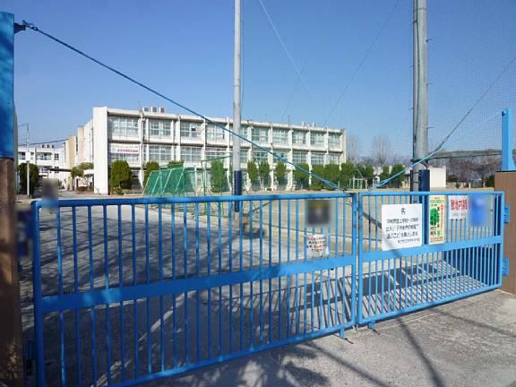 Junior high school. Hirakata Municipal Hirakata until junior high school 950m