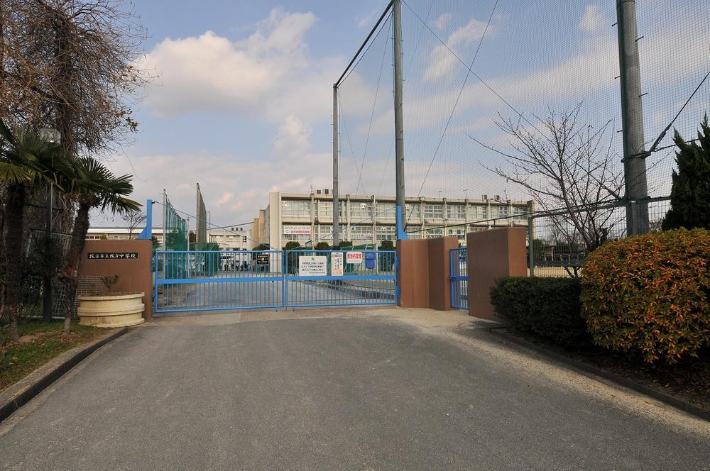 Junior high school. Hirakata 210m until junior high school