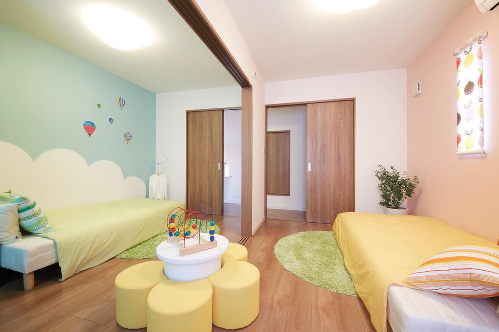 Other. Two Western-style next to each other, If you open the partition in the middle in one of the space. In two of Western-style if Shimere the partition. Because with a closet in each room, It can be changed to suit the floor plan for the growth of the child. (Example of construction)