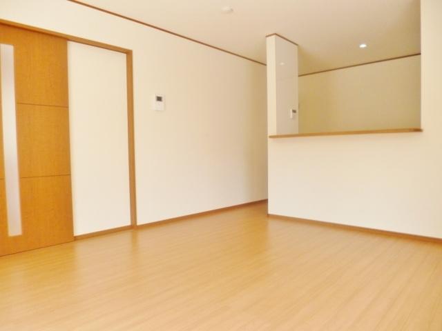 Same specifications photos (Other introspection). living Same type other properties