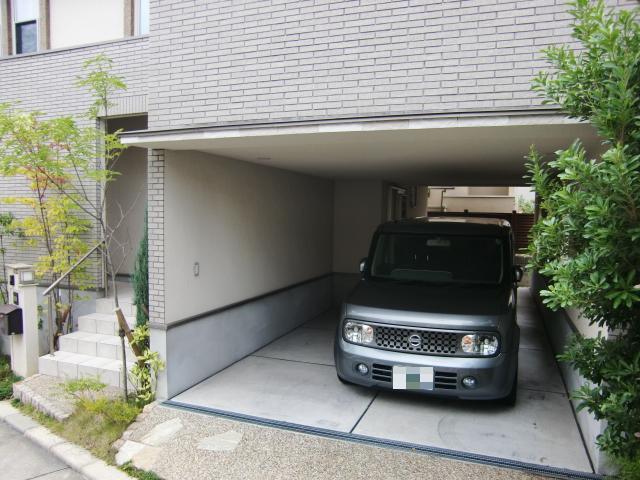 Parking lot. Local (10 May 2013) Shooting