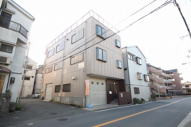 Local appearance photo. Local (11 May 2013) shooting northeast corner lot before the road width member North 8.2m × 4.7m east