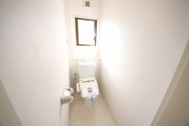 Toilet. Indoor (11 May 2013) Shooting