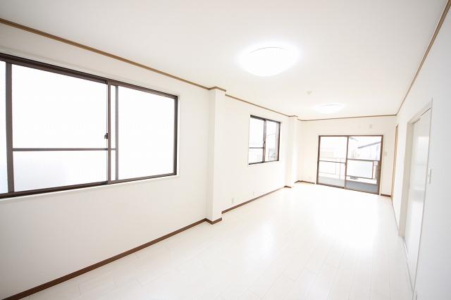 Non-living room. Indoor (11 May 2013) Shooting