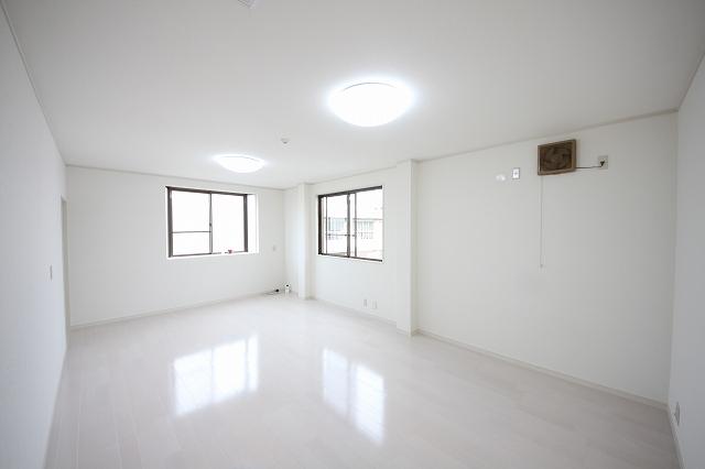 Non-living room. Indoor (11 May 2013) Shooting