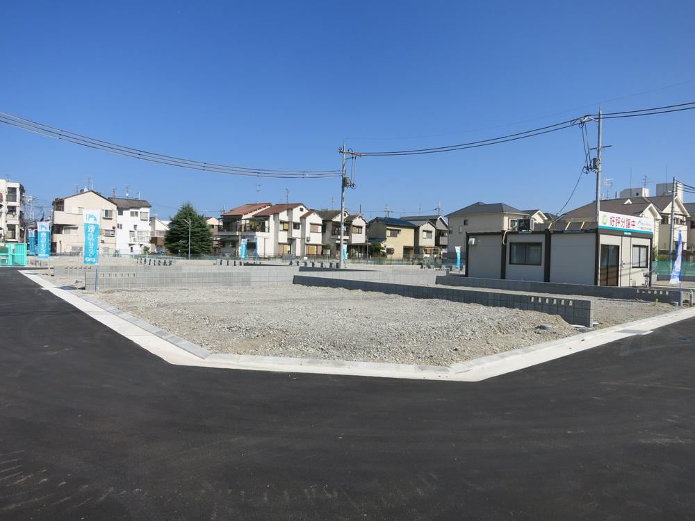 Local photos, including front road. Local (October 14) Shooting